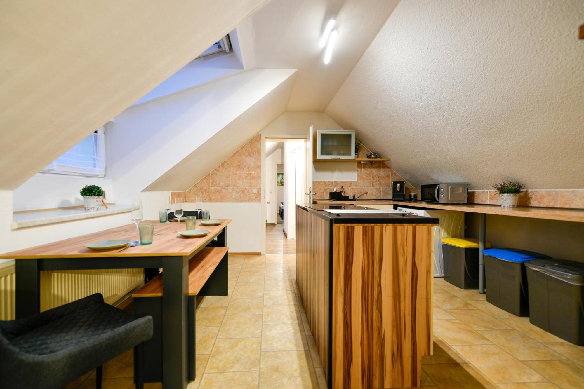 Grosses Spree Apartment, 3 Schlafzimmer Bis 10 Personen, 4X Kfz Parkplatz, Terrasse, Waschtrockner, Wlan, Netflix Cottbus Dış mekan fotoğraf